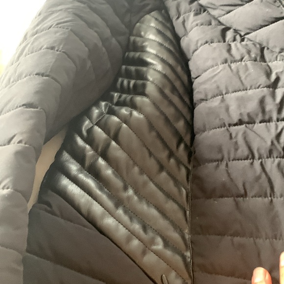 Small Guess jacket mint condition - Picture 3 of 7